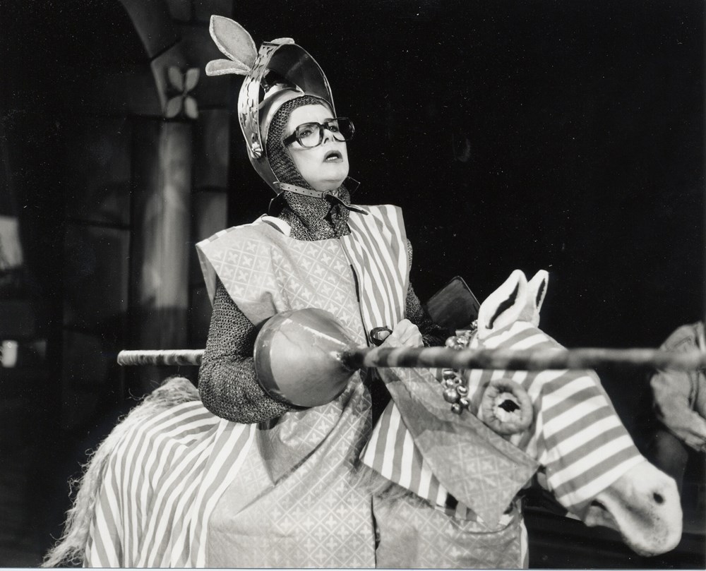 Sverdet i steinen 2.jpg Sverdet i steinen 2.jpg