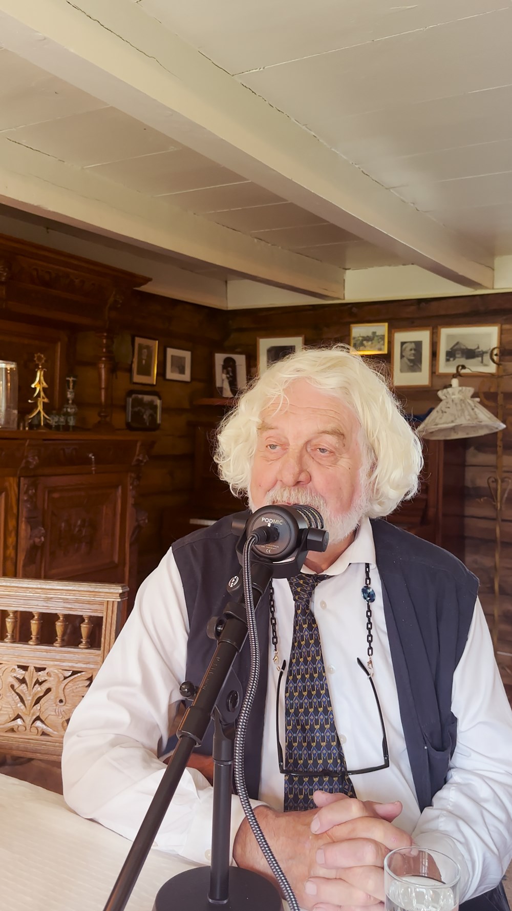 EdvardHoem_2.jpg EdvardHoem_2.jpg