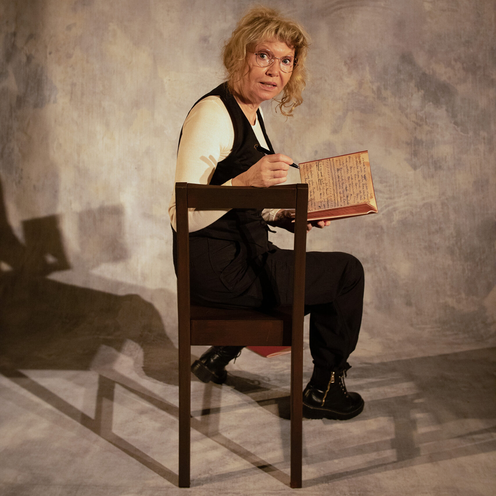 Ruth Maiers dagbok kvadrat.png Ruth Maiers dagbok kvadrat.png