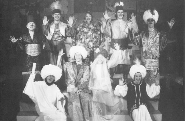 Ensemblet i Lykke-Pers reise.jpg Ensemblet i Lykke-Pers reise.jpg