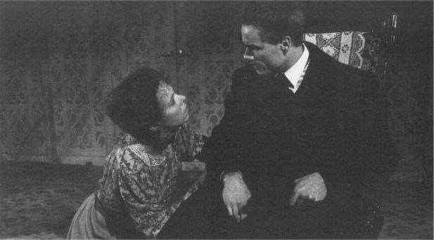 Vivi Sunde og Hans Jacob Sand i Et dukkehjem.jpg Vivi Sunde og Hans Jacob Sand i Et dukkehjem.jpg