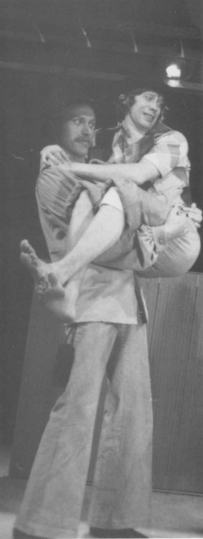 Ola B Johannessen og Knut Walle i Tvillingene.jpg Ola B Johannessen og Knut Walle i Tvillingene.jpg