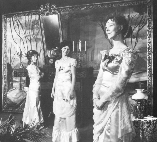 Grete Nordrå Marit Grønhaug og Merete Moen i Tre par.jpg Grete Nordrå Marit Grønhaug og Merete Moen i Tre par.jpg