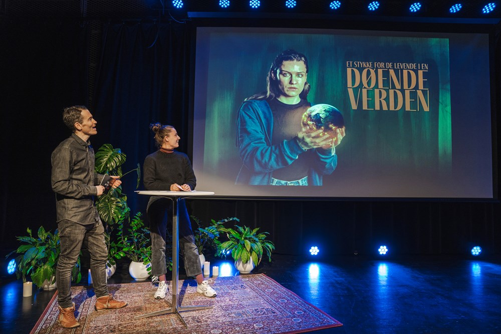 Teatersjef Kristian Lykkeslet Strømskag og skuespiller Anne Wiig.jpg Teatersjef Kristian Lykkeslet Strømskag og skuespiller Anne Wiig.jpg